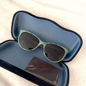 Light blue Gucci sunglasses
